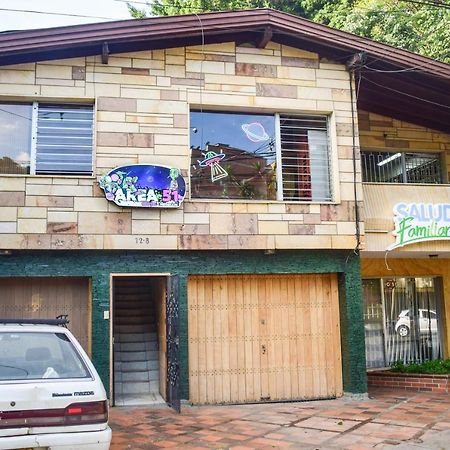 Area 51 Hostel Medellín Extérieur photo
