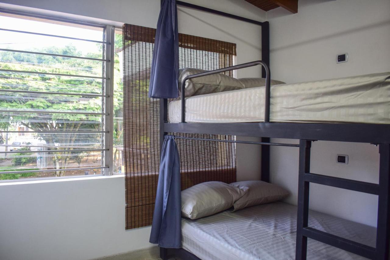Area 51 Hostel Medellín Extérieur photo