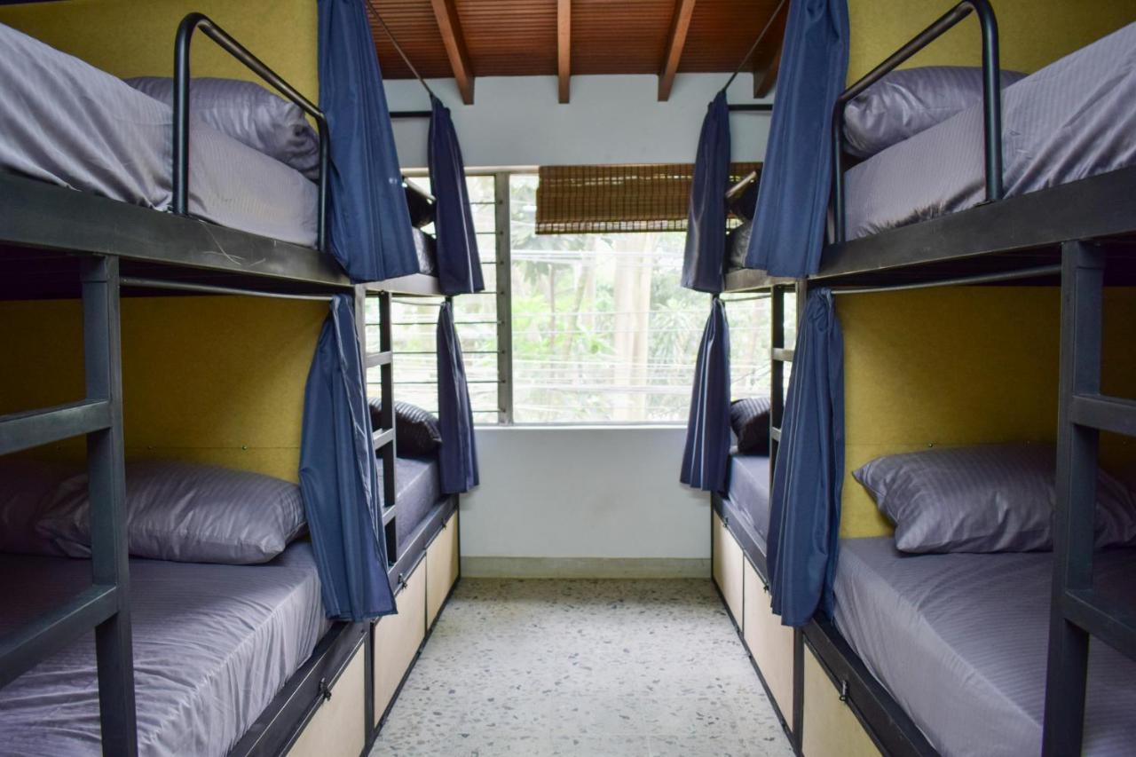 Area 51 Hostel Medellín Extérieur photo
