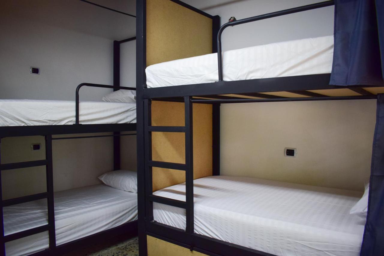 Area 51 Hostel Medellín Extérieur photo