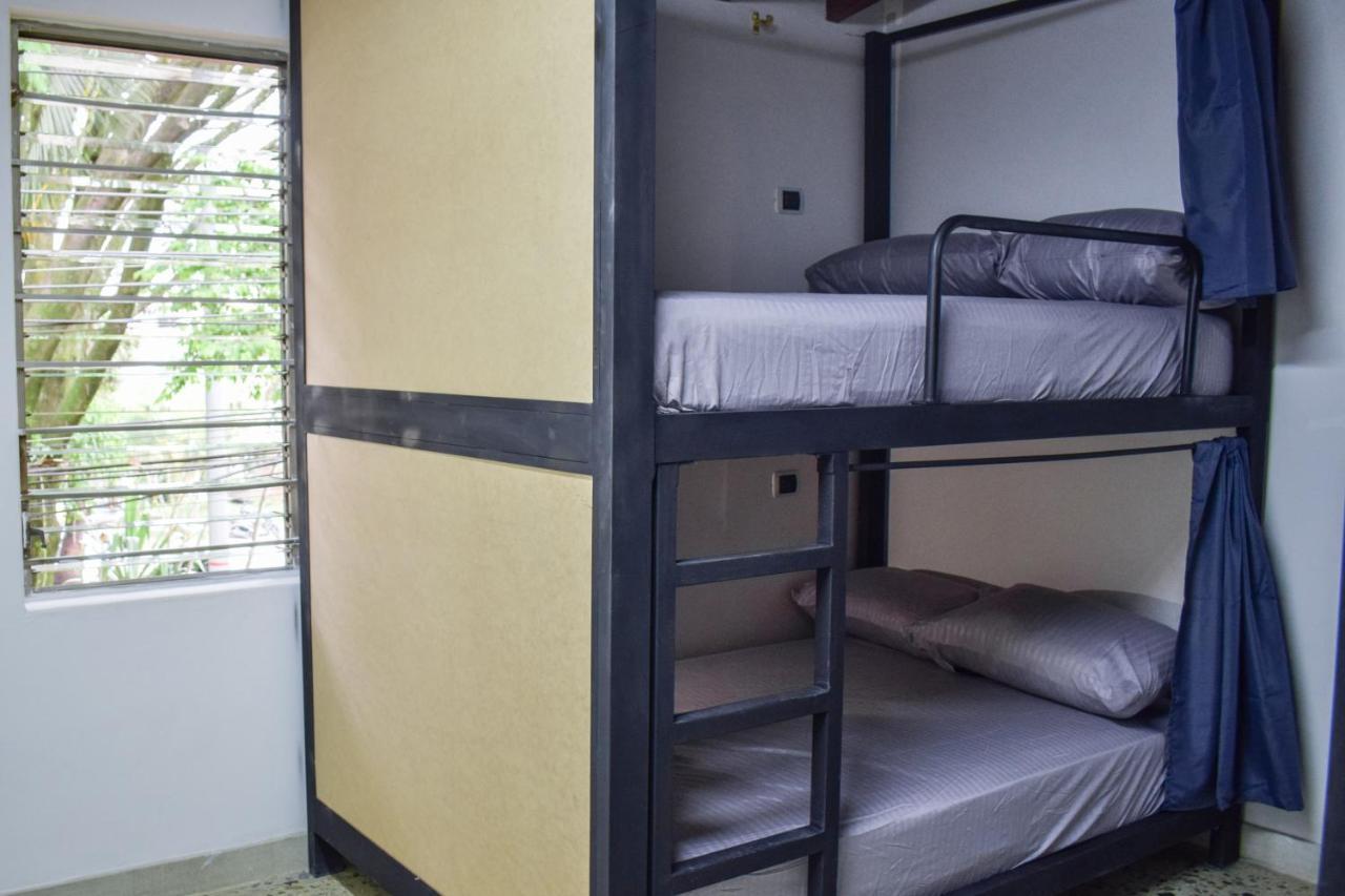 Area 51 Hostel Medellín Extérieur photo