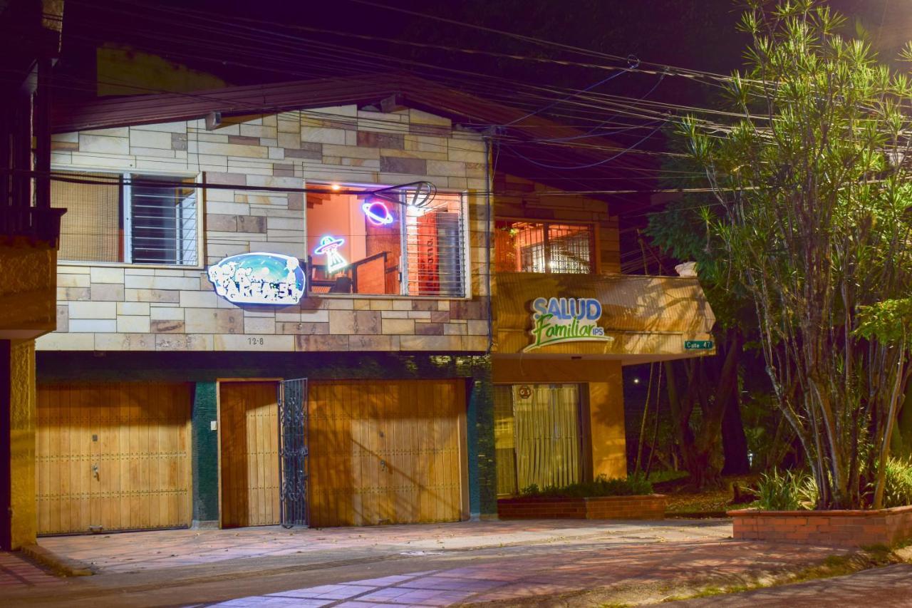 Area 51 Hostel Medellín Extérieur photo