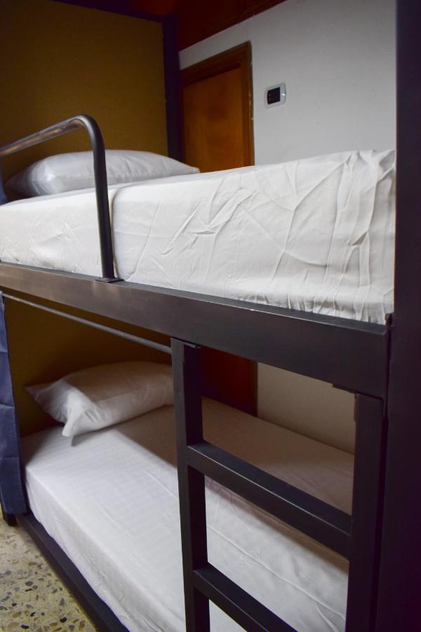 Area 51 Hostel Medellín Extérieur photo