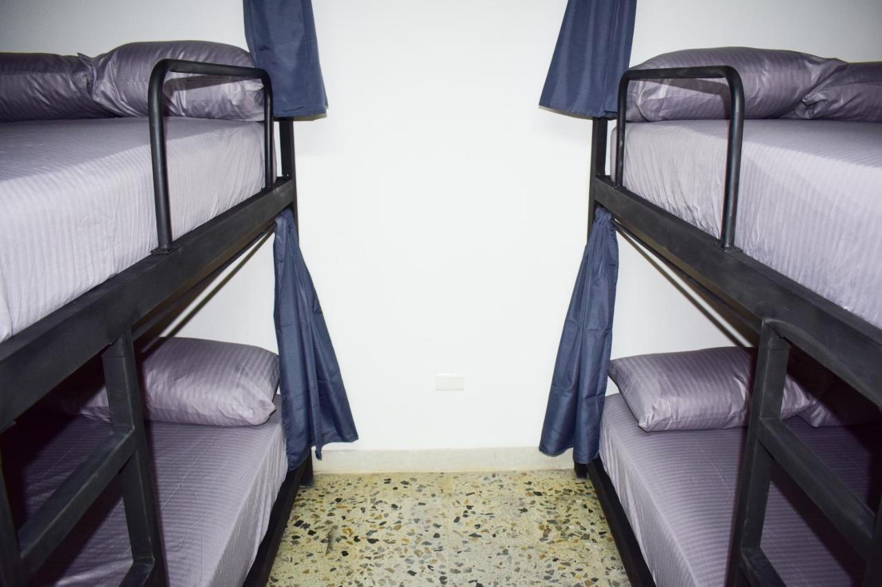 Area 51 Hostel Medellín Extérieur photo