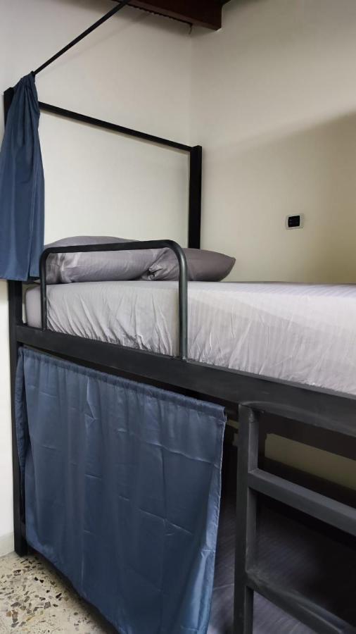 Area 51 Hostel Medellín Extérieur photo